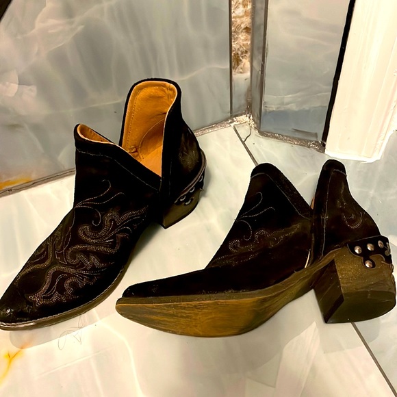 Circle G Shoes - Worn once. Practically new